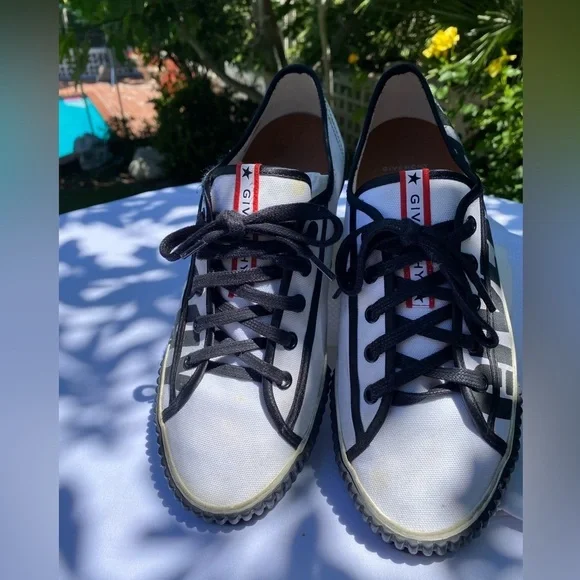 Authentic Givenchy Black & White Canvas Logo Sneakers Size 39 (US 9)